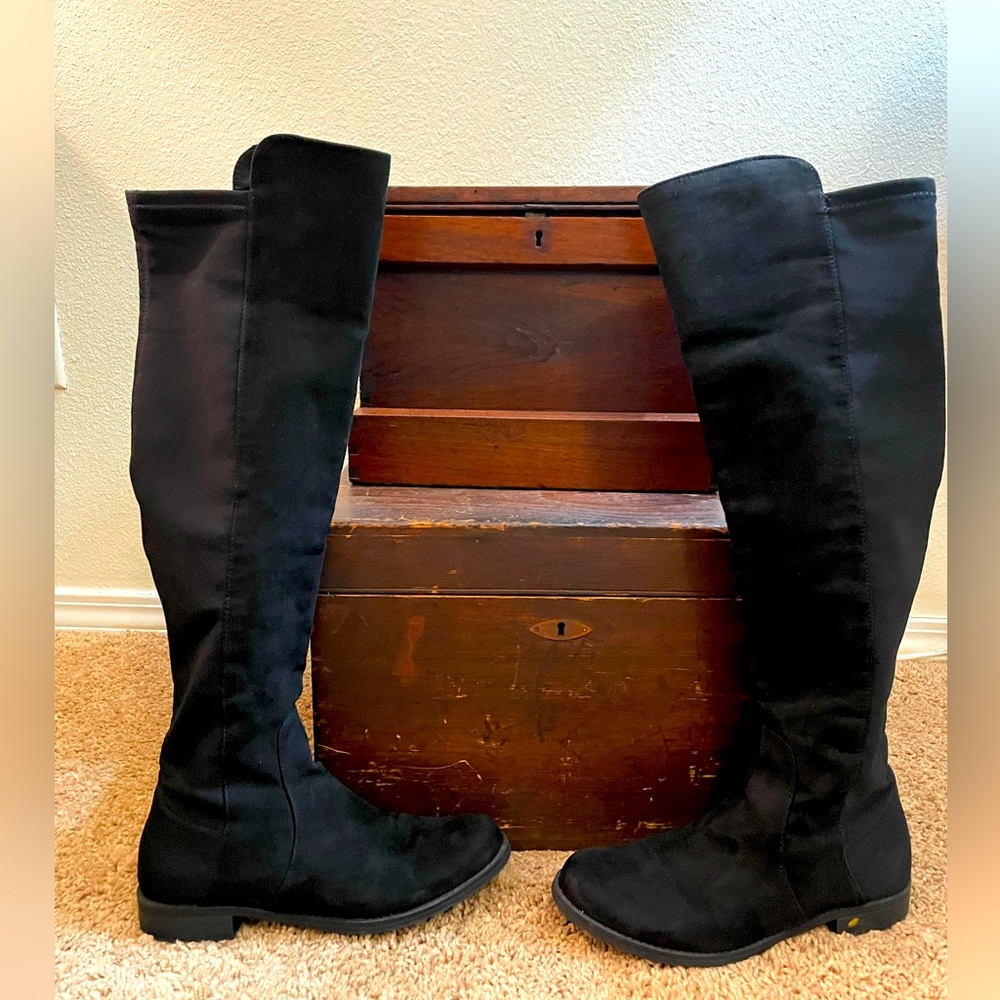 Women’s Unisa Black Suede Flat Knee High Boots Size 8 M